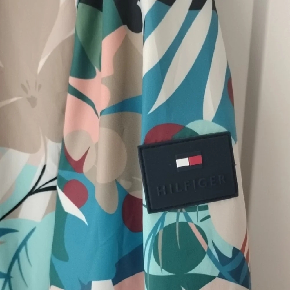 Tommy Hilfiger Windbreaker Bomber Jacket with Ribbed Trim - Picture 3 of 8